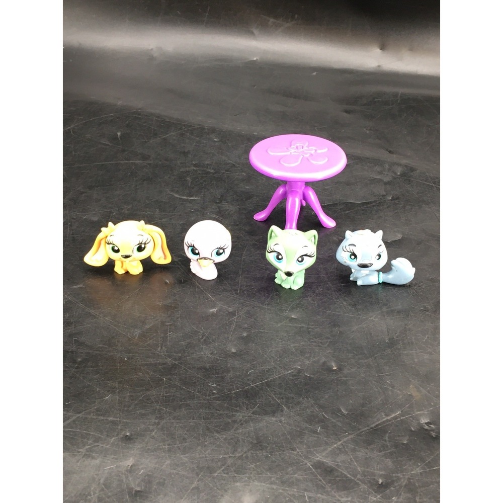 Lot Bratz Petz Loose Action Figures MGA‎ & Tiny Purple Table Accessories